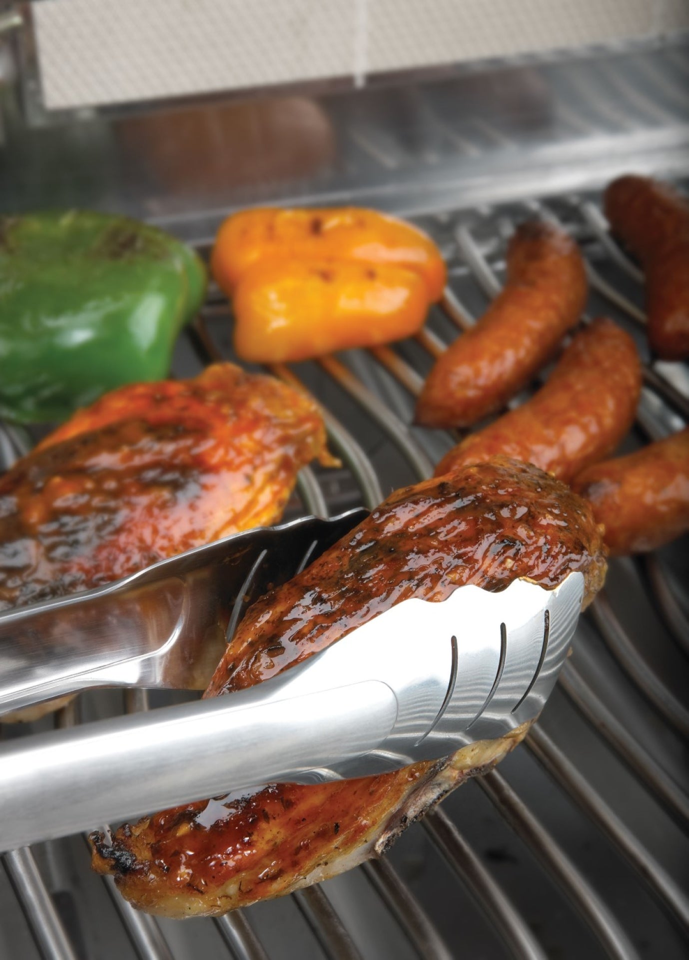 Napoleon Grillzange mit einfachem Verschluss Anwendung