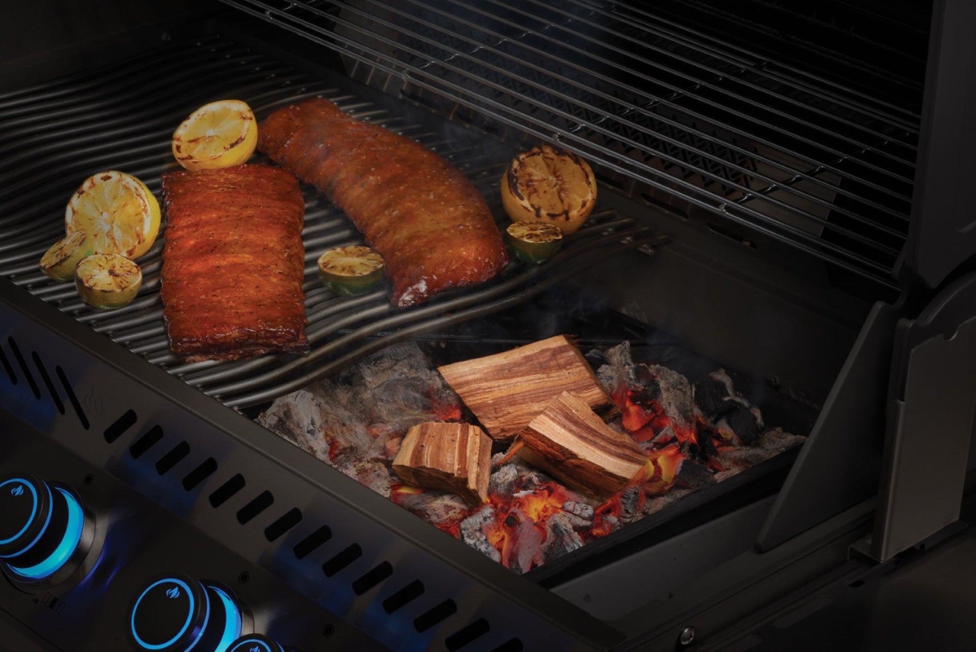 Napoleon Pflaumen- Räucherchunks (mild) in Benutzung