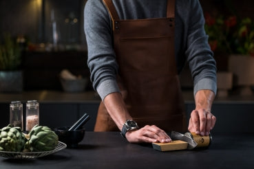 Horl 2 in Aktion mit Schleiflehre beim Schleifen 2